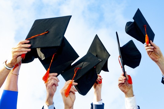 chapeau de diplomés certification examen